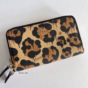 Coach Double Zip Phone Wallet In Wild Beast Print Leather Gold Black 53592
